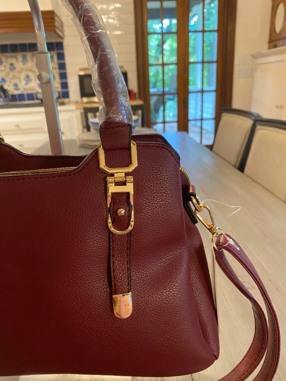 048 - Oakdale Burgundy Faux Leather Handback with Scarf